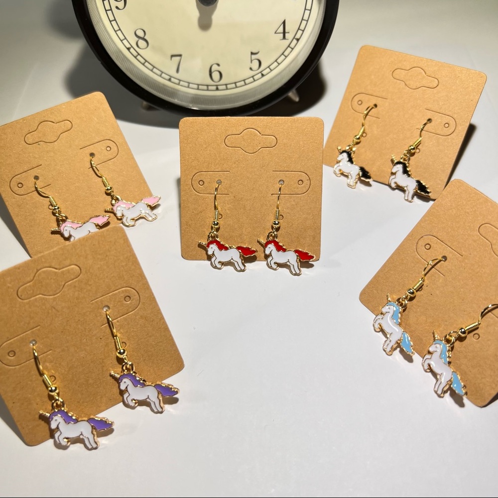 Adorable unicorn dangle earrings!